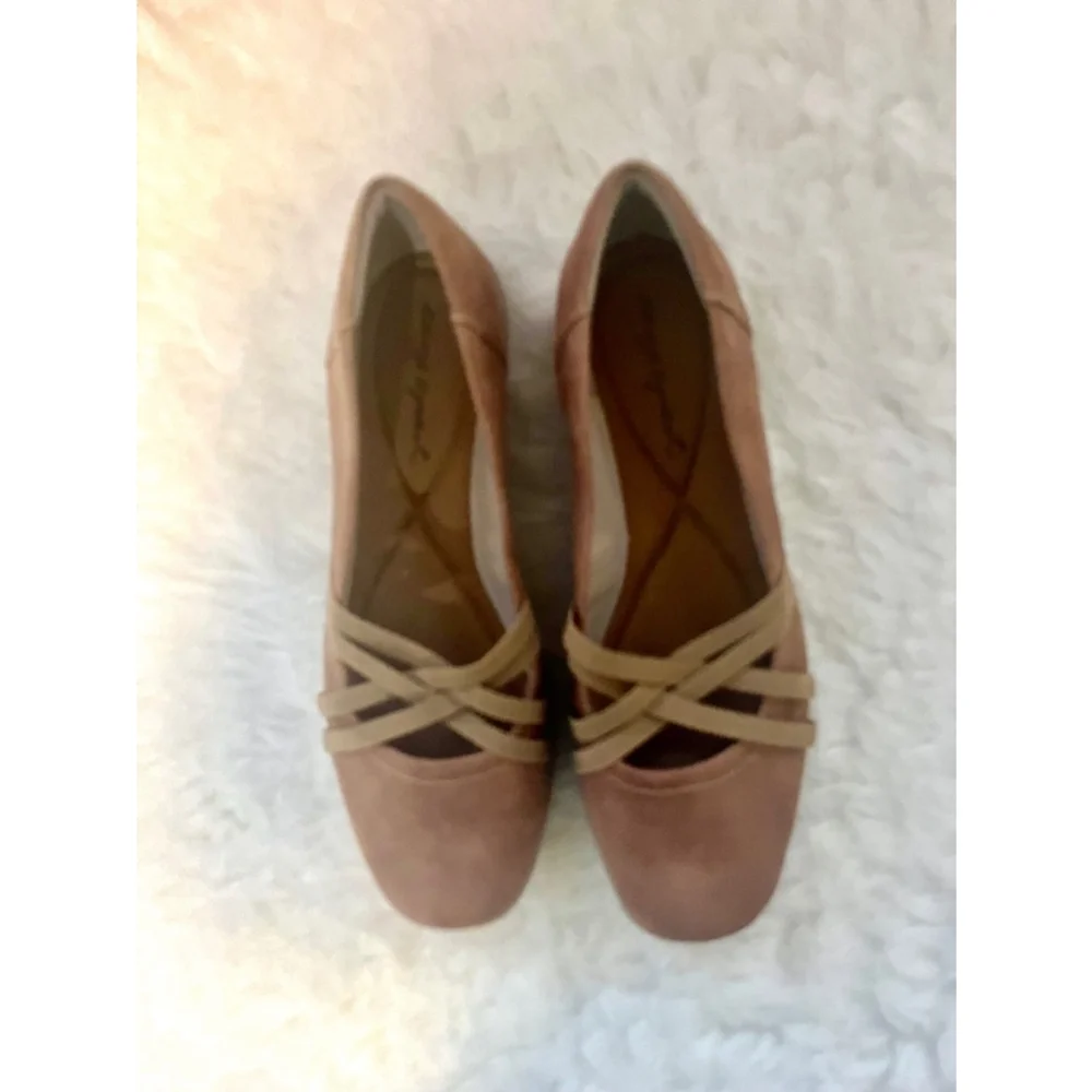 Easy Spirit Women’s Aubree strappy Round Toed Slip on shoes size 7M